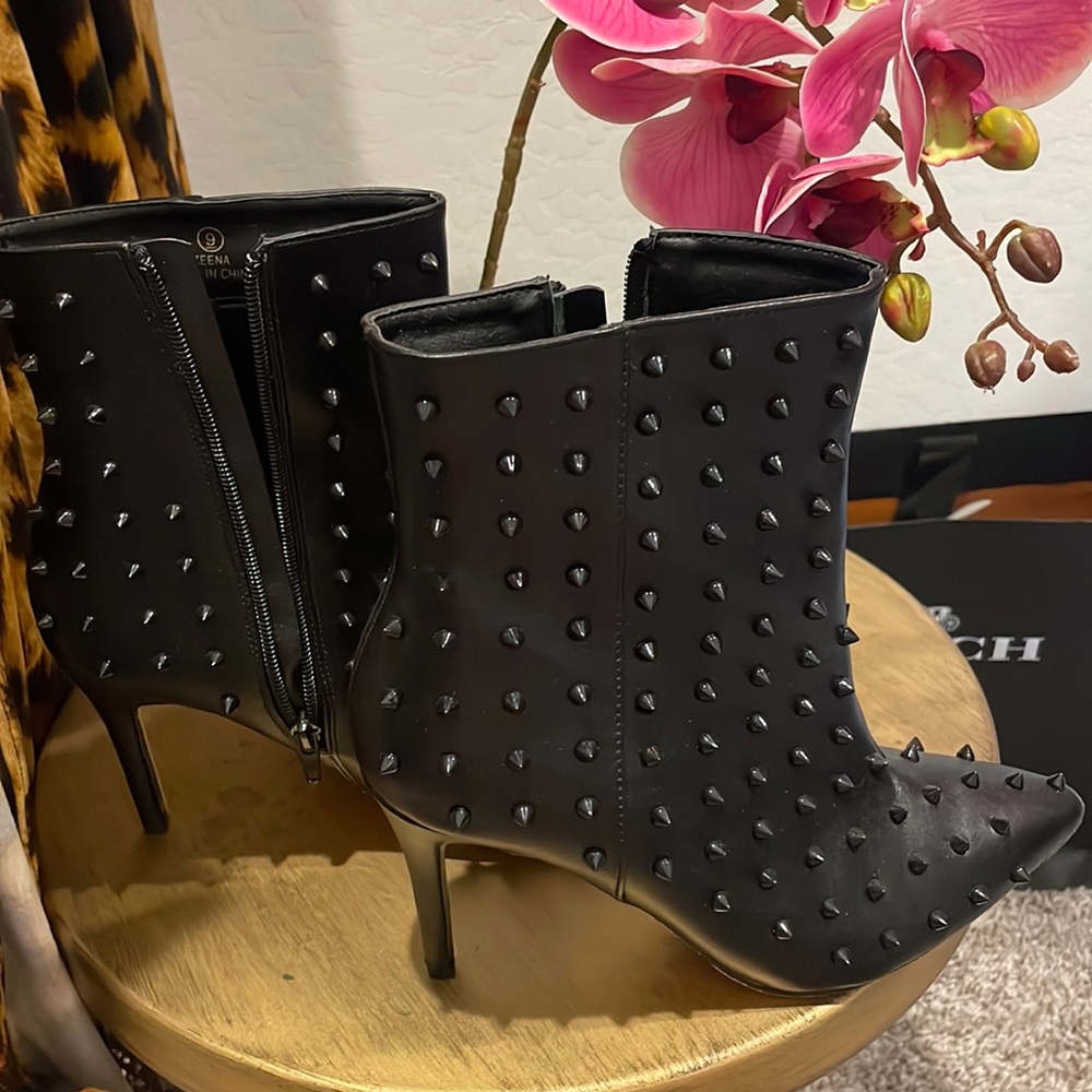 Black spoke boots size 9
